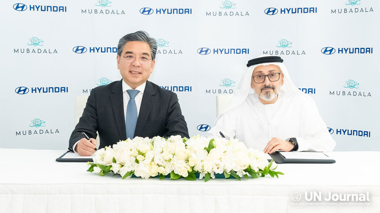 Jaehoon Chang, President and CEO of Hyundai Motor Company (left), and Waleed Al Mokarrab Al Muhairi, Deputy Group Chief Executive Officer of Mubadala Investment Company, sign a memorandum of understanding (MOU) to jointly explore potential business opportunities on Dec. 15, 2023.