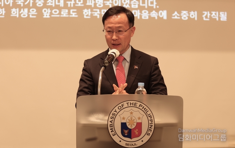 Director General Kim Dong-bae of the Ministry of Foreign Affairs gives toast remarks at a reception held at Grand Hyatt Seoul on March 5.