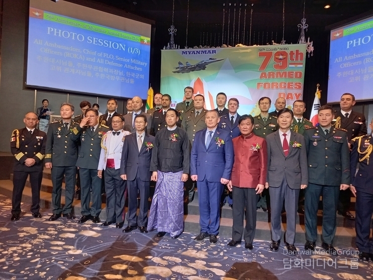 Amb. U Thant Sin of Myanmar to Korea (6th from the left, front row) take a group photo with foreign ambassadors and other guests at the gala event to celebrate the 79th Anniversary of Myanmar Armed Forces Day held at the Riverside Hotel in Seoul on March 27.