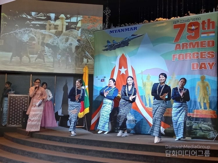 Myanmar ladies present a Myanmar folk dance to the audience.