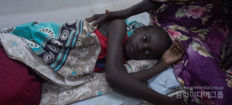 A young girl receives treatment at a hospital in Khartoum, Sudan. / Courtesy of UNICEF
