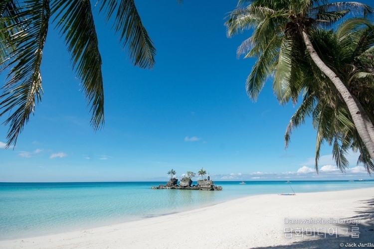 Boracay - White Beach and Willy’s Rock