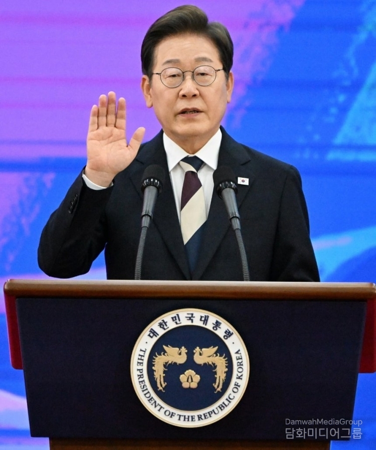 President Lee Jae-myung takes the oath of office during a ceremony at the National Assembly in Seoul on June 4, 2025.