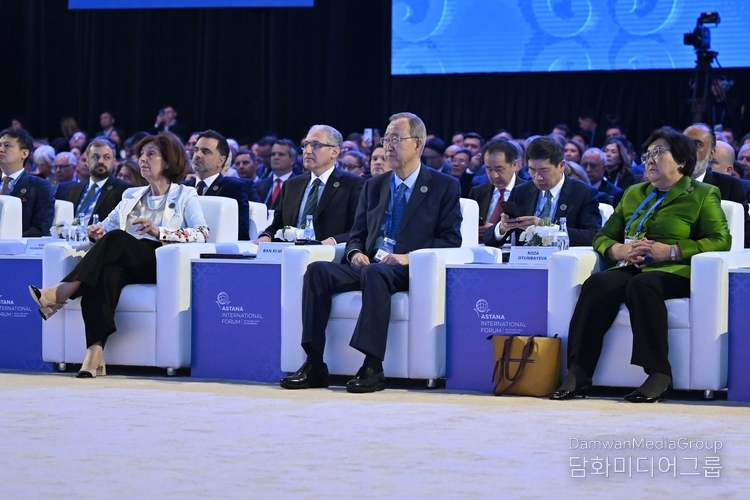 The 8th UN Secretary-General Ban Ki-moon (center) participates in the plenary session of the Astana International Forum on May 29, 2025.
