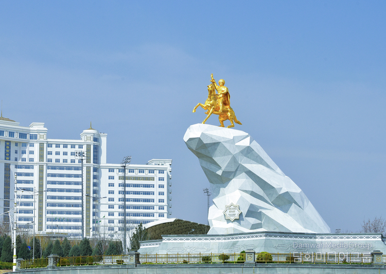 Arkadag Monument (Arkadag Binasy)