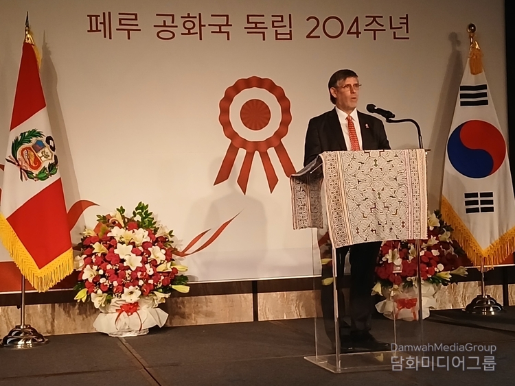 Peruvian Ambassador to Korea Paul Fernando Duclos Farodi delivers a speech at the reception held at Four Seasons Hotel in Seoul to mark the 204th Anniversary of the Independence of Peru on July 28, 2025.