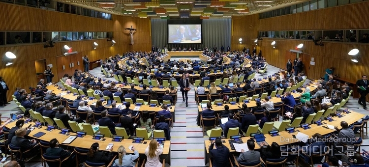Secretary-General António Guterres (on screen) speaks at the ministerial meeting ahead of the High-level International Conference for the Peaceful Settlement of the Question of Palestine and the Implementation of the Two-State Solution. / Courtesy of the UN News