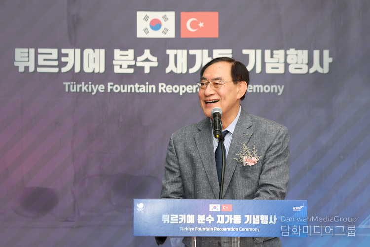 KSPO Chairman Ha Hyung-joo delivers a welcoming speech.