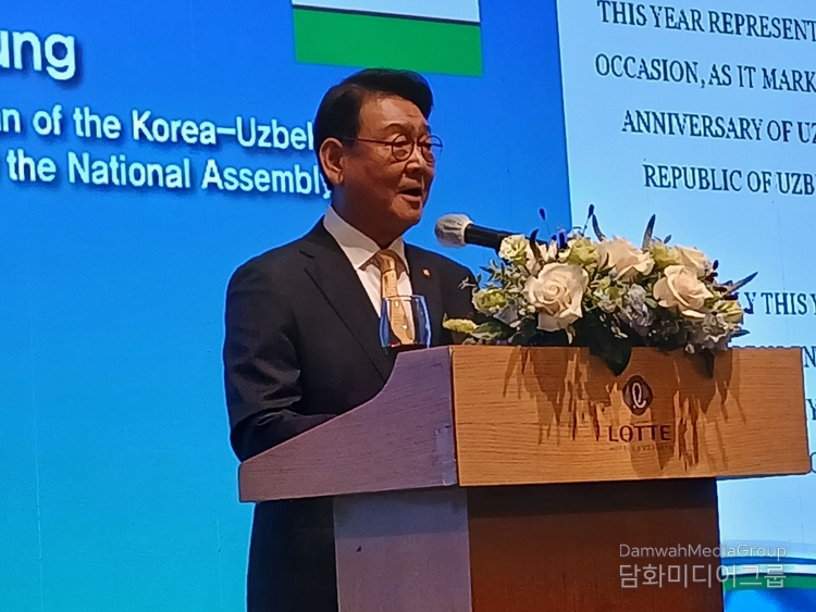 Kim Kyo-heung, Member of the National Assembly of the Republic of Korea, serving as Chairman of the Culture, Sports and Tourism Committee, and as President of the Korea–Uzbekistan Parliamentary Friendship Association, gives congratulatory remarks.