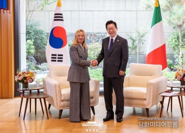 President Lee Jae-myung holds his first bilateral meeting with Italian Prime Minister Giorgia Meloni in New York on September 24 (local time).