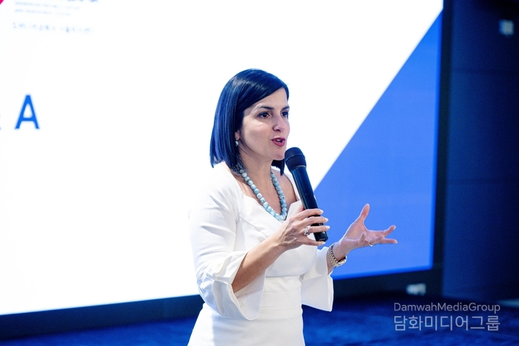 Ambassador Angie Shakira Martínez Tejera of the Dominican Republic delivers welcoming speech.