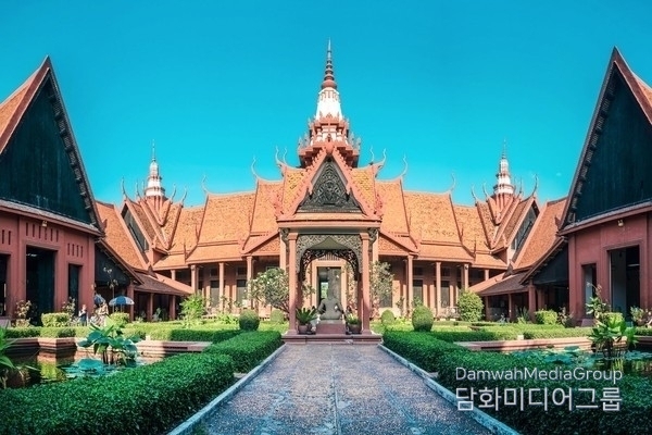  Cambodia National Museum in Phnom Penh