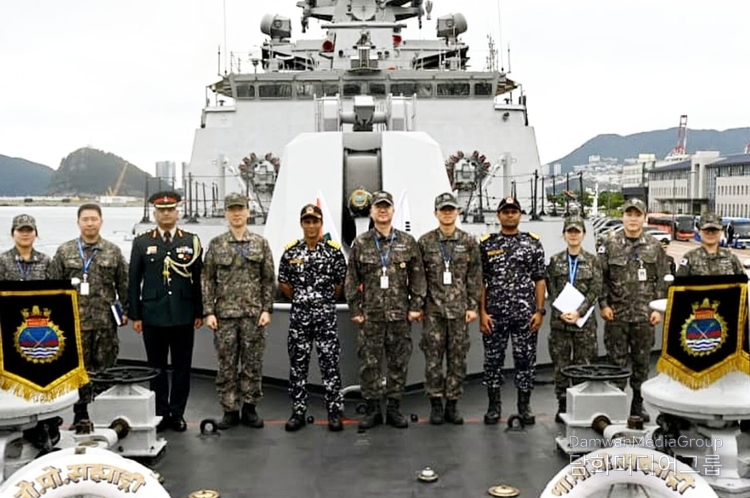 Crew of the Indian Naval Ship Sahyadri take a commemorative photo with Korean navy crew at Busan Naval Harbour, South Korea, on Oct 13, 2025.