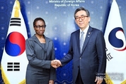 Foreign Minister Cho meets with ICG President Comfort Ero