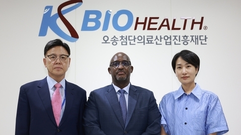 Rwandan Ambassador Bakuramutsa meets with Chungcheongbuk-do Gov. Kim