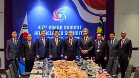 President Lee holds summit with Malaysian Prime Minister Anwar Ibrahim
