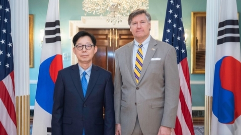 Vice Foreign Minister Park holds a meeting with his U.S. counterpart