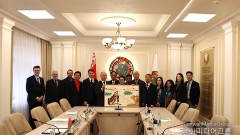 Peace blooming from the brush tips of K-Folk painting, "The power of Korean traditional beauty reaffirmed in Belarus"