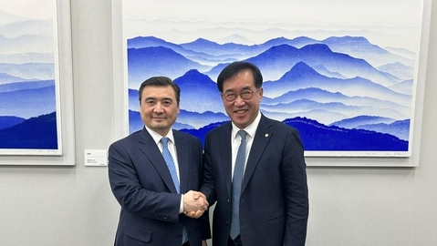 Ambassador of Kazakhstan Nurgali Arystanov Meets with a Member of the National Assembly of Korea