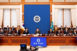 President Lee Jae-myung presided over a Cabinet meeting, saying, "Policy announcements shouldn't be enough...True results must be felt by the people"